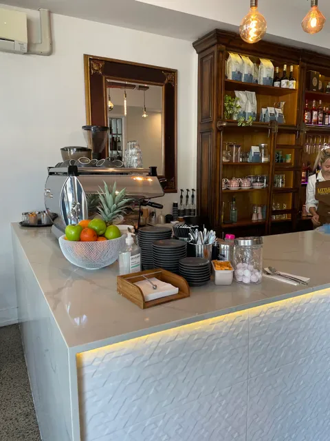 Little Glass Room Bar & Restaurant