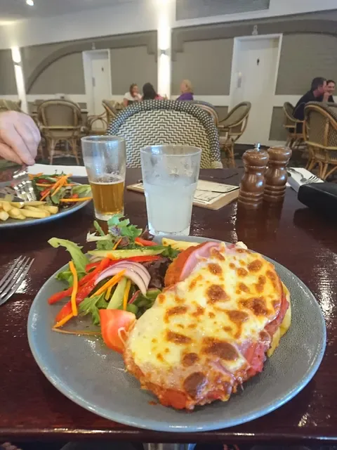 Nudgee Beach Hotel