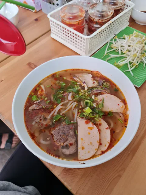Pho Lewis Tran
