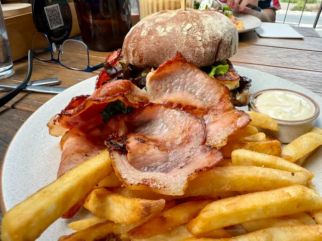 Rabbit Hole Cafe - Seven Hills