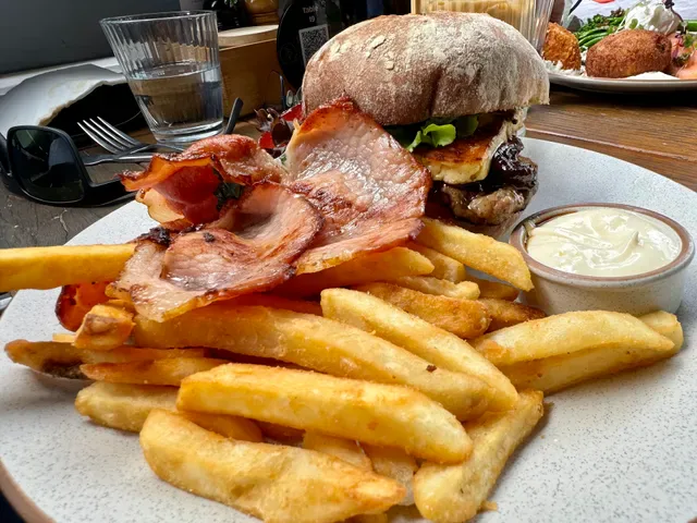 Rabbit Hole Cafe - Seven Hills