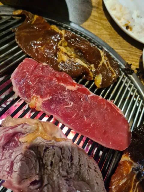 Restaurant Red & Green (GGOGI HOUSE by NEW management: Mon-Thur $51.90, Fri-Sun $55.90))