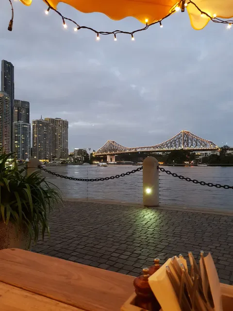 Riverbar & Kitchen