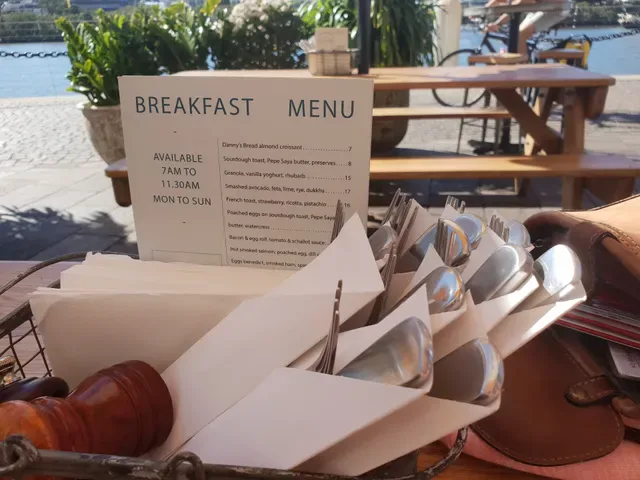 Riverbar & Kitchen