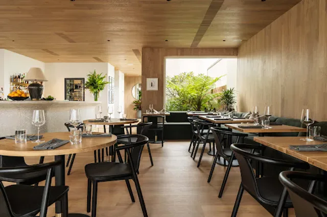 Rodd & Gunn - The Lodge James Street