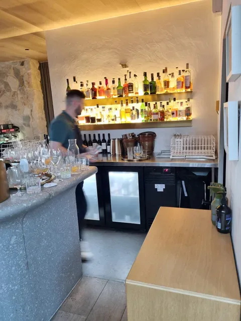 Rodd & Gunn - The Lodge James Street