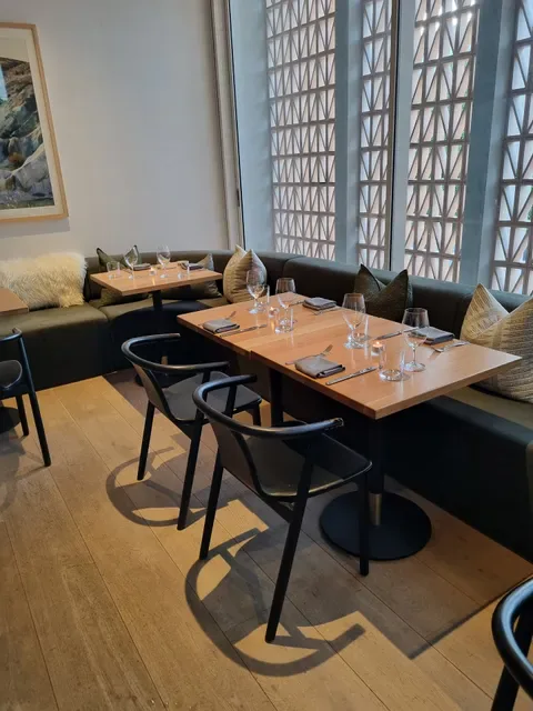 Rodd & Gunn - The Lodge James Street