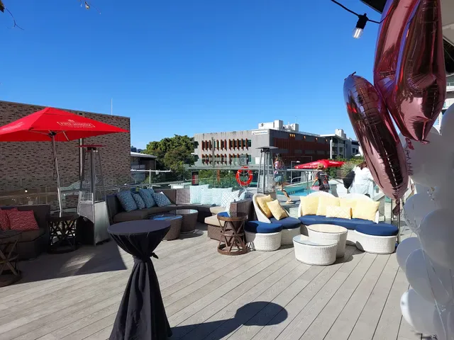 Soleil Pool Bar