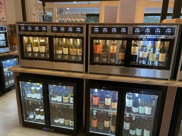 Stickybeak Wine Bar