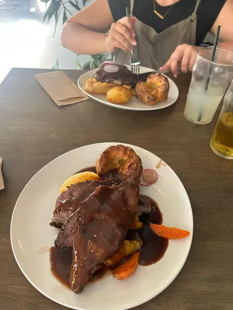 The One Mile Woolloongabba (Sports Bar & Restaurant)
