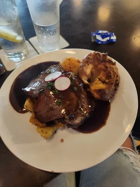 The One Mile Woolloongabba (Sports Bar & Restaurant)