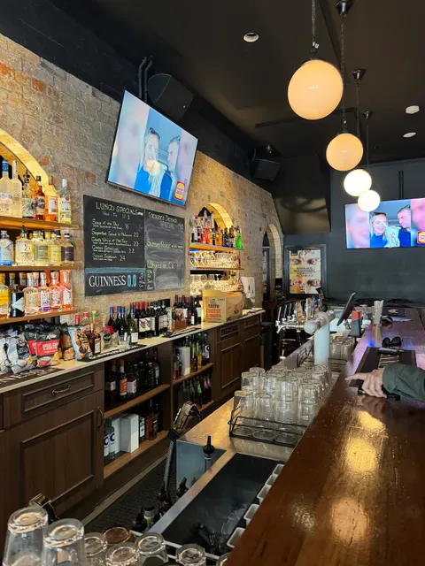 The One Mile Woolloongabba (Sports Bar & Restaurant)