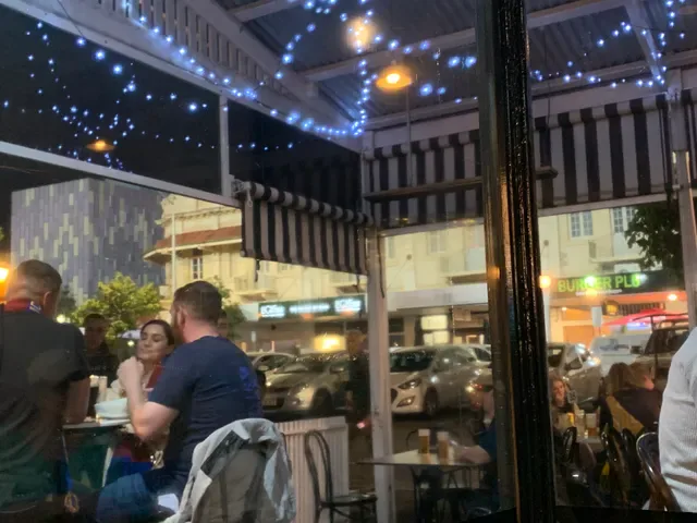The One Mile Woolloongabba (Sports Bar & Restaurant)
