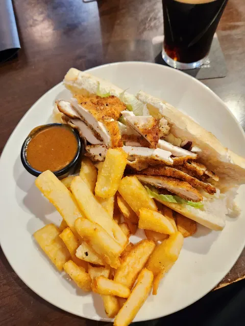 The One Mile Woolloongabba (Sports Bar & Restaurant)
