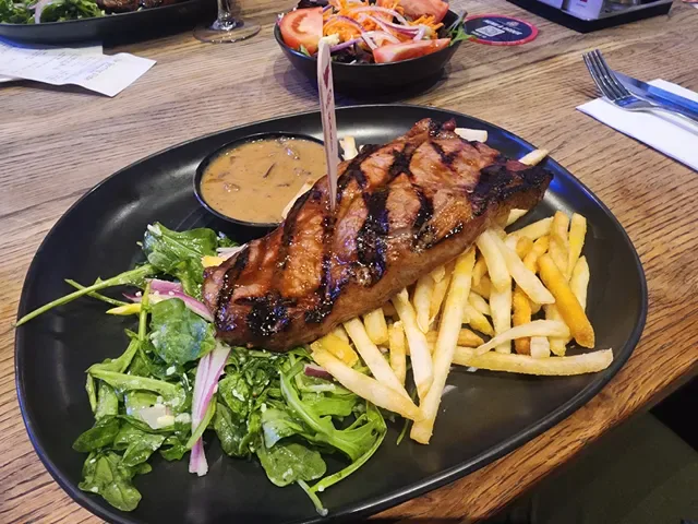 The Sporting Globe Bar & Grill Chermside