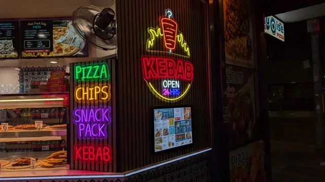 Turquoise Kebab Pizza