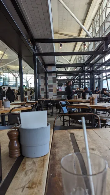 WINDMILL & CO - Bar & Bistro