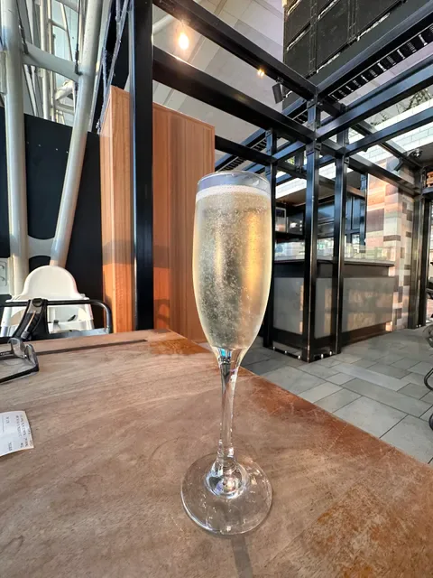 WINDMILL & CO - Bar & Bistro