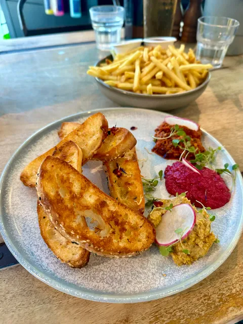 WINDMILL & CO - Bar & Bistro