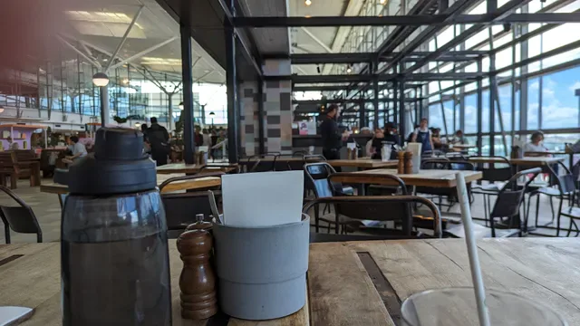 WINDMILL & CO - Bar & Bistro