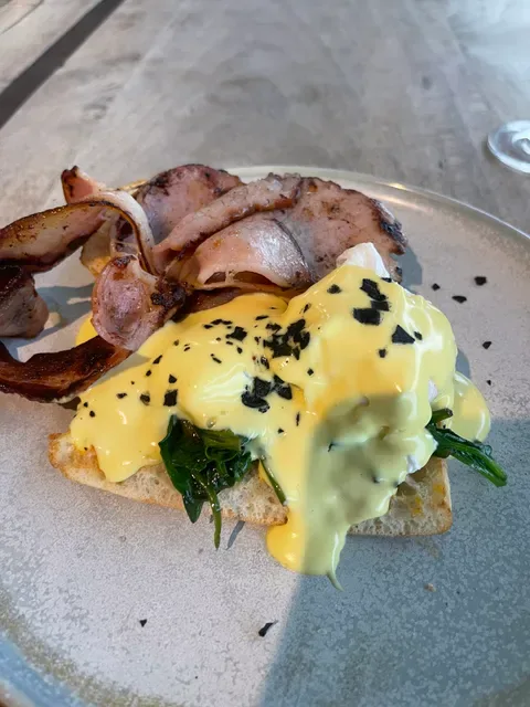 WINDMILL & CO - Bar & Bistro