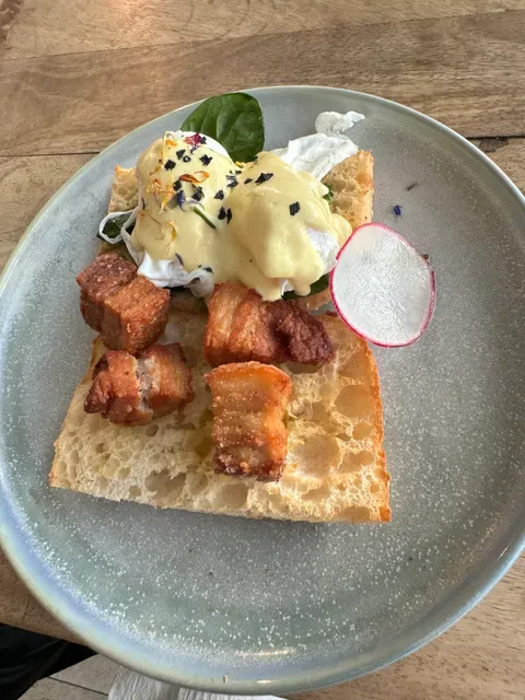 WINDMILL & CO - Bar & Bistro