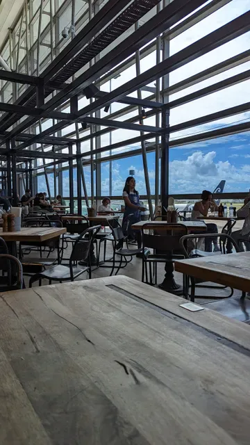 WINDMILL & CO - Bar & Bistro