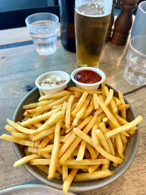WINDMILL & CO - Bar & Bistro