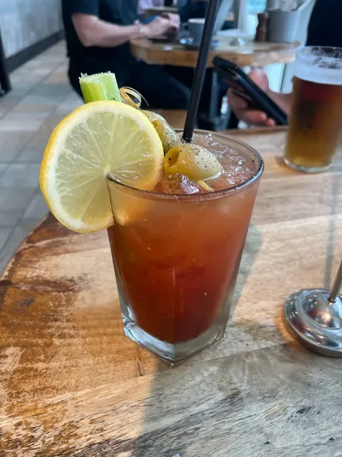 WINDMILL & CO - Bar & Bistro