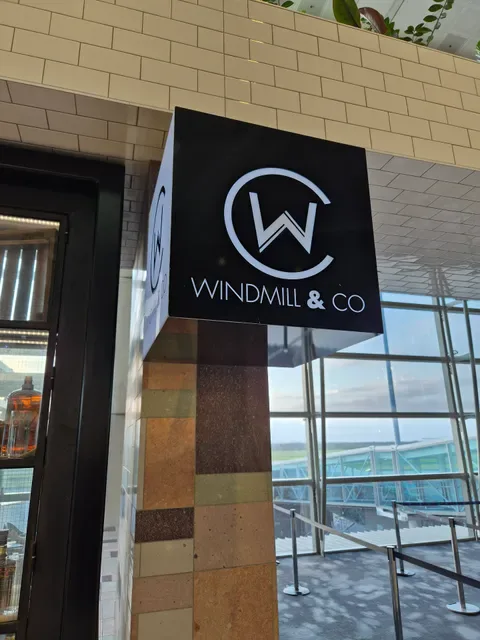 WINDMILL & CO - Bar & Bistro