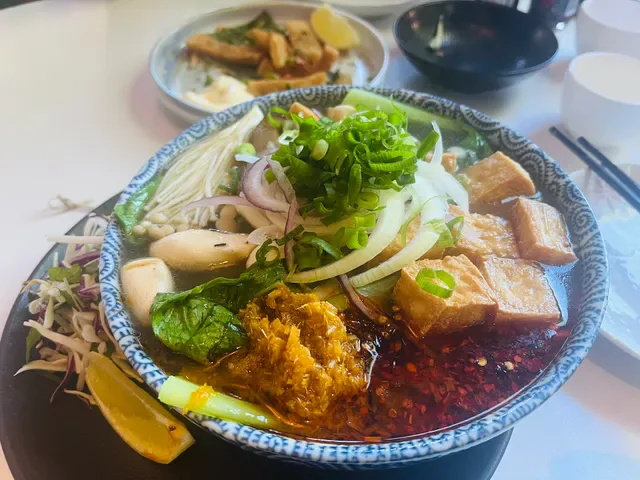 Xin Chào