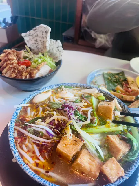 Xin Chào