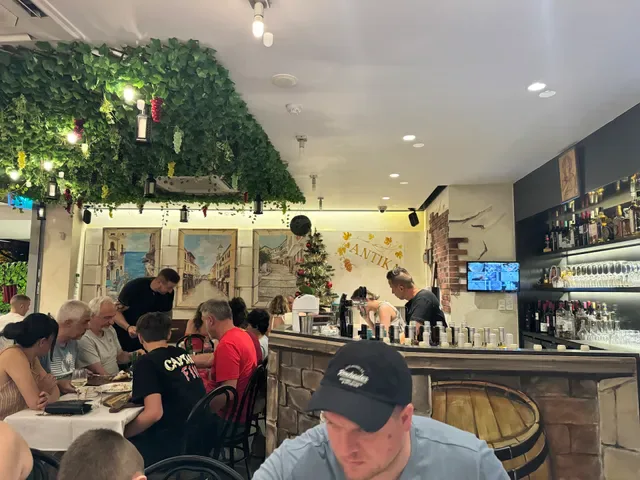 Antika Bar & Grill