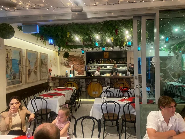 Antika Bar & Grill