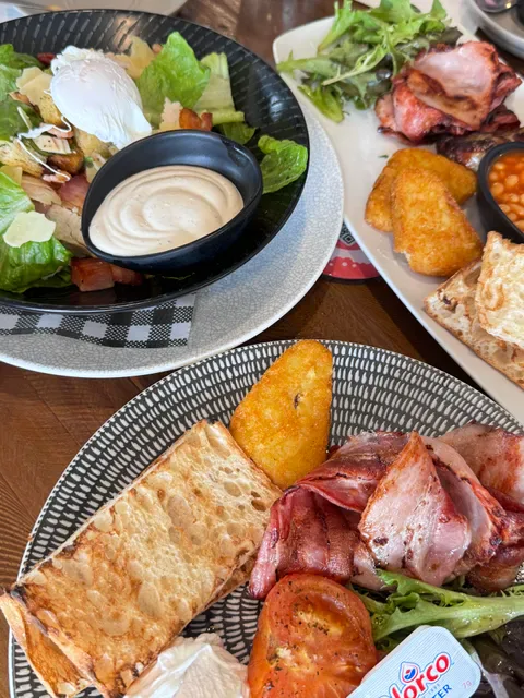 Bistro 19