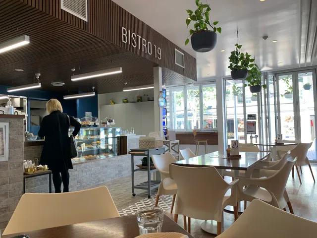 Bistro 19