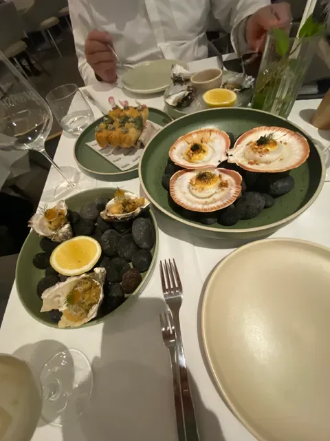 Blowfish Seafood ★ Steak ★ Bar