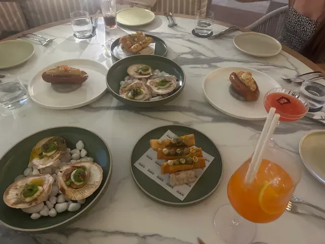Blowfish Seafood ★ Steak ★ Bar
