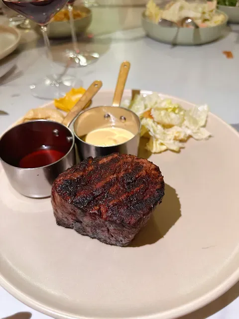 Blowfish Seafood ★ Steak ★ Bar