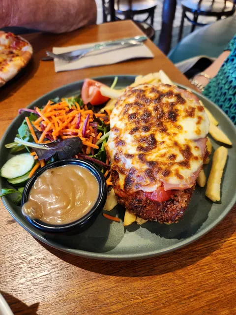 Broadbeach Tavern