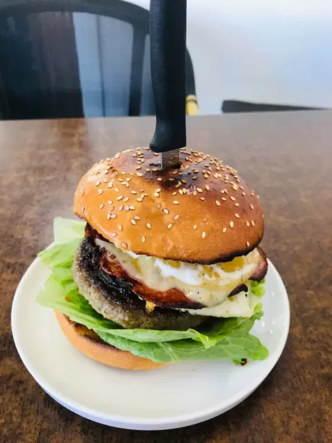 Burger Me Fresh Cafe