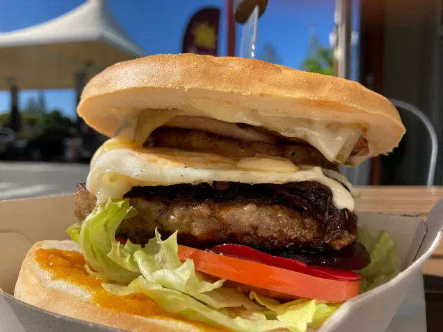 Burger Me Fresh Cafe