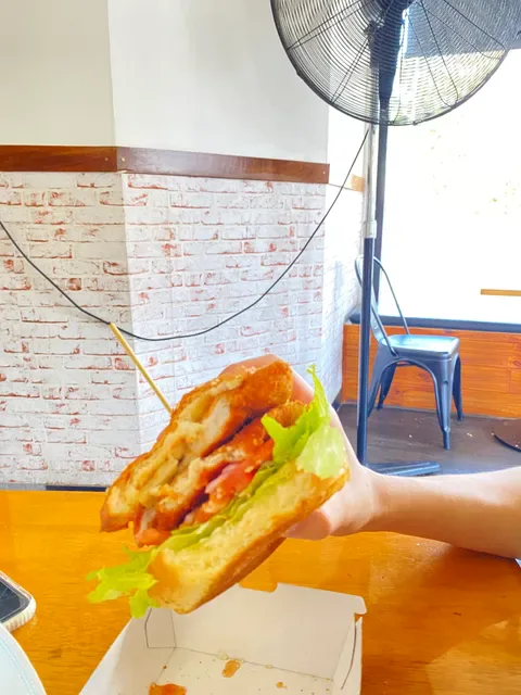 Burger Me Fresh Cafe