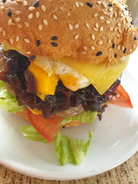 Burger Me Fresh Cafe