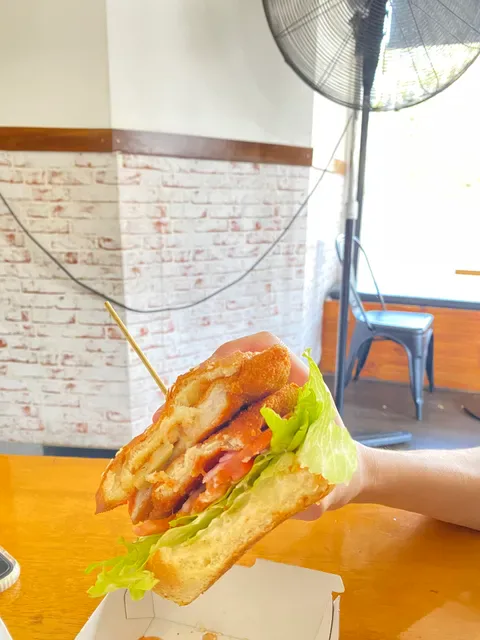 Burger Me Fresh Cafe