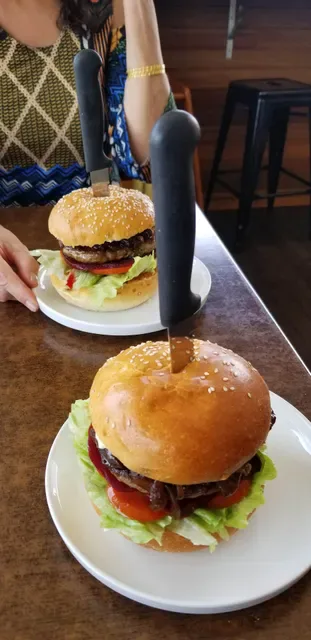 Burger Me Fresh Cafe