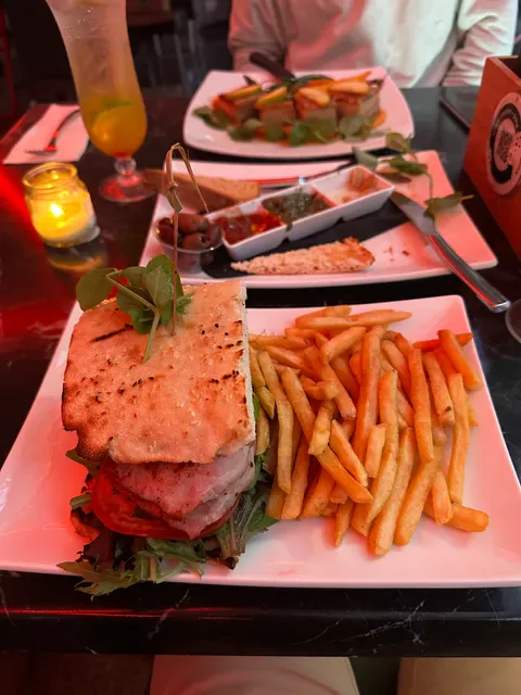 Central Lounge Bar and Dining
