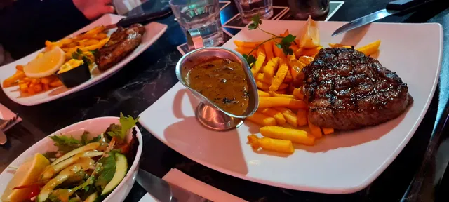 Central Lounge Bar and Dining