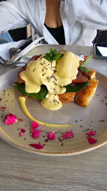 BELLAAYU CAFE