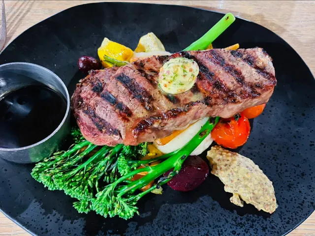 Clifford’s Grill & Lounge